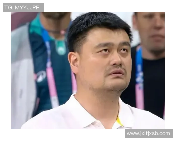 科尔与姚明握手瞬间展现篮球友谊与跨文化交流的美好时刻 科尔与姚明握手瞬间展现篮球友谊与跨文化交流的美好时刻