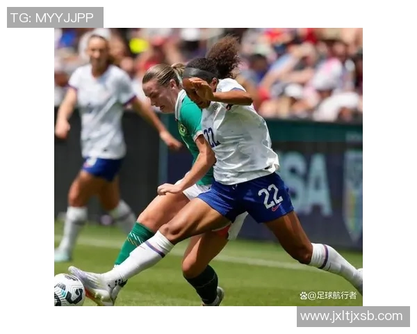 足球明星与大妈的温情互动揭示了运动与生活的深刻联系 足球明星与大妈的温情互动揭示了运动与生活的深刻联系