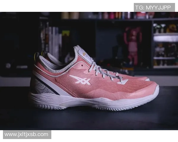 粉色足球明星球鞋的魅力与时尚完美结合,展现运动与个性的独特风采 粉色足球明星球鞋的魅力与时尚完美结合,展现运动与个性的独特风采