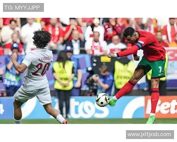 全球顶尖足球明星风采展示与精彩瞬间回顾 全球顶尖足球明星风采展示与精彩瞬间回顾