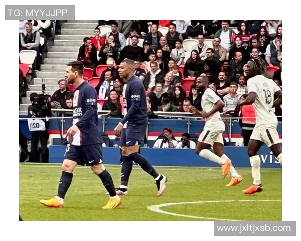 梦中邂逅足球明星恋爱故事的甜蜜与挑战