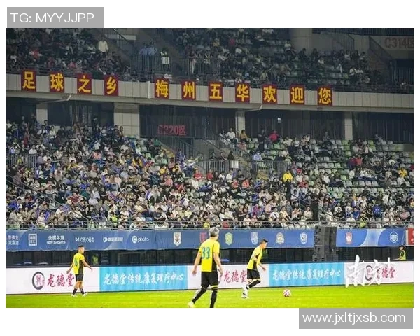 足球明星激情瞬间握拳举手展现胜利信念与团队精神 足球明星激情瞬间握拳举手展现胜利信念与团队精神